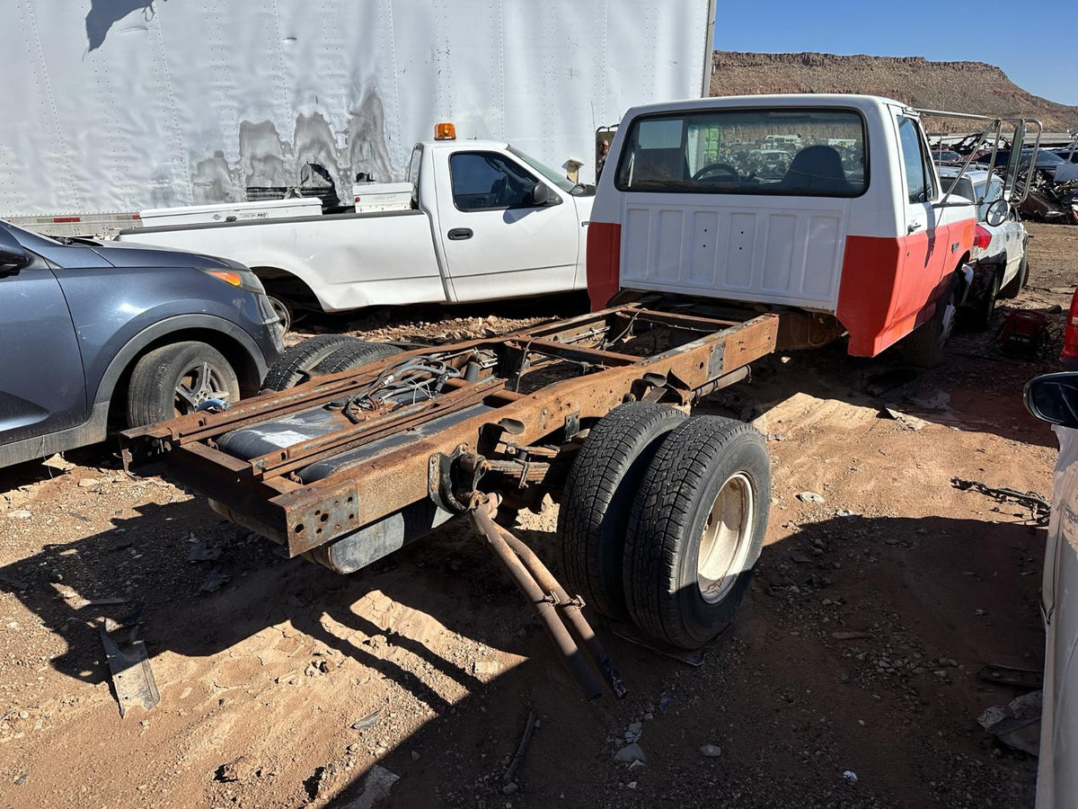 1994 - 1997 Ford F350 Pickup Axle Assembly Rear
