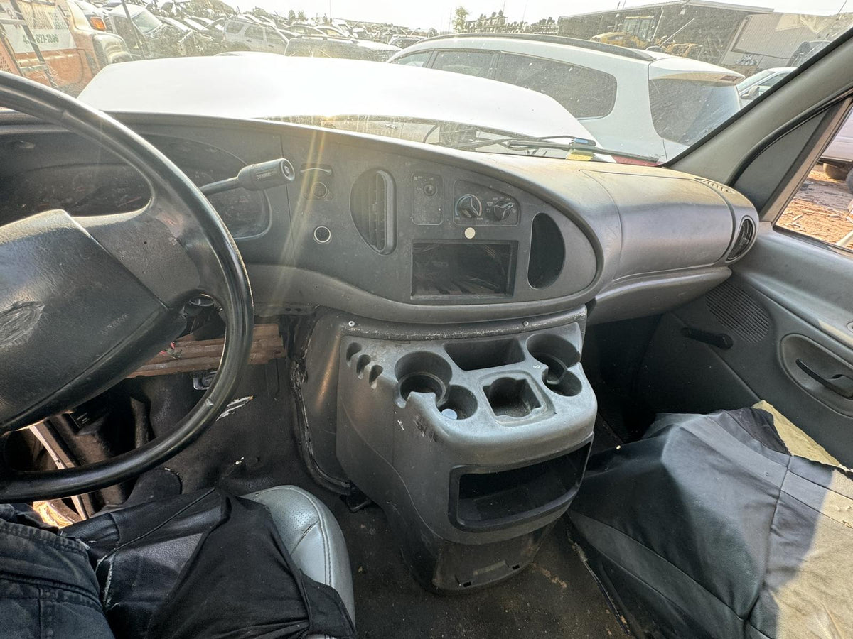 1999 - 2007 Ford E350 Van Axle Assembly Rear