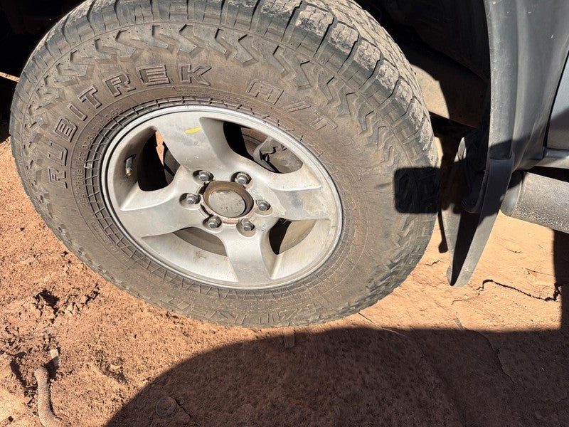 Used Wheel fits: 2004 Nissan Xterra 16x7 alloy 4 spoke flat spoke silv