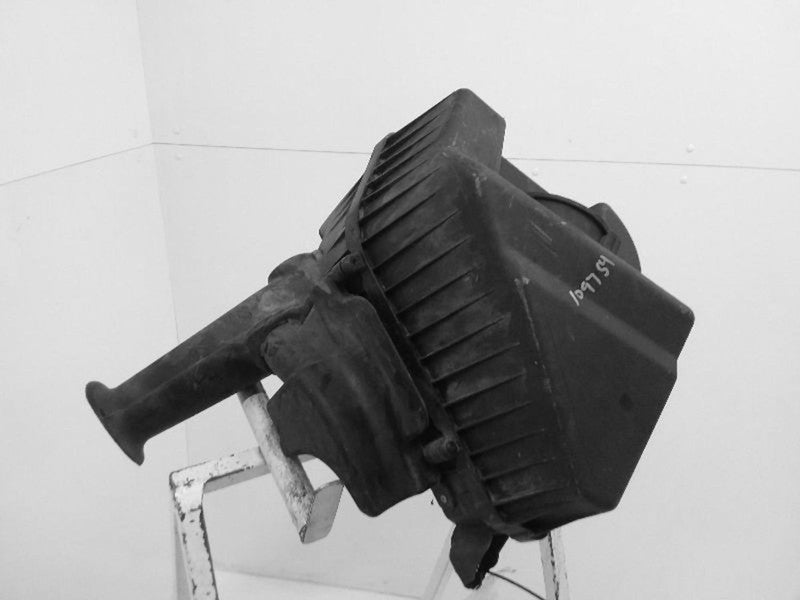 Used Air Cleaner Assembly fits: 2011 Chevrolet Traverse  Grade A