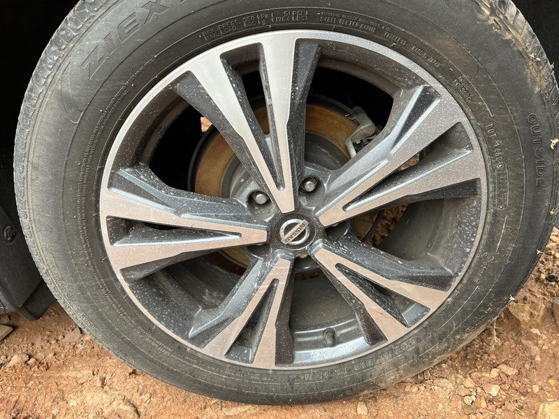 Used Wheel fits: 2018 Nissan Rogue 18x7 alloy 5 V spoke Grade B