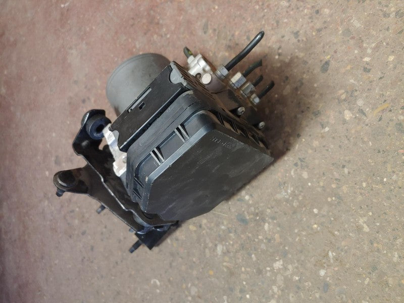 2018 INFINITI Q50 Anti-Lock Brake Part (assembly) ID#: 476604GU0A