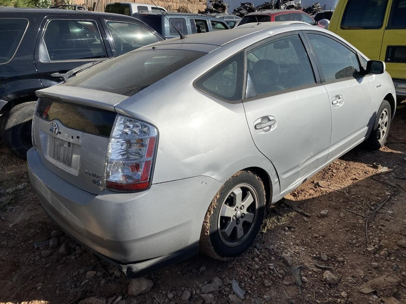Used Right Headlight Assembly fits: 2006 Toyota Prius w/o xenon Right 