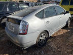 Used Right Headlight Assembly fits: 2006 Toyota Prius w/o xenon Right 