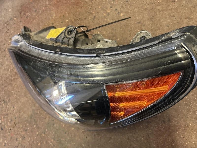 Used Left Headlight Assembly fits: 2012 Hyundai Equus xenon HID adapti