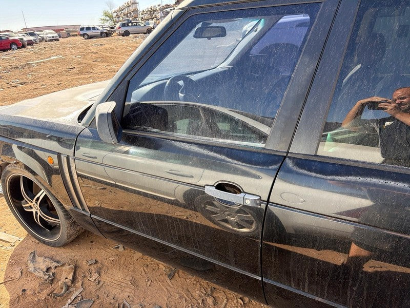 Used Front Left Door Assembly Front fits: 2004 Land rover Range rover 