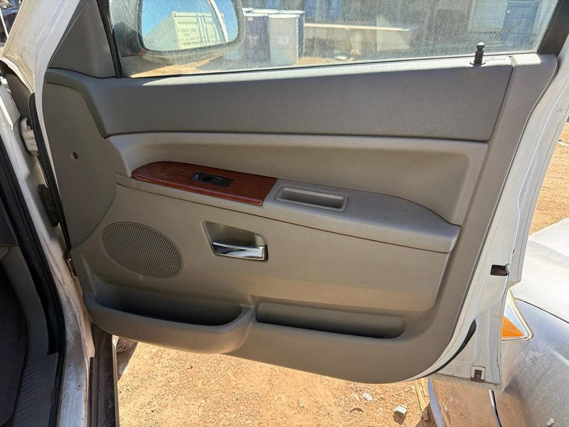 Used Front Right Door Interior Trim Panel fits: 2005 Jeep Grand cherok