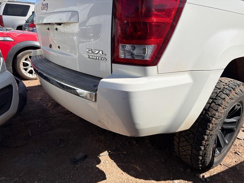 Used Rear Bumper Assembly Rear fits: 2005 Jeep Grand cherokee w/chrome