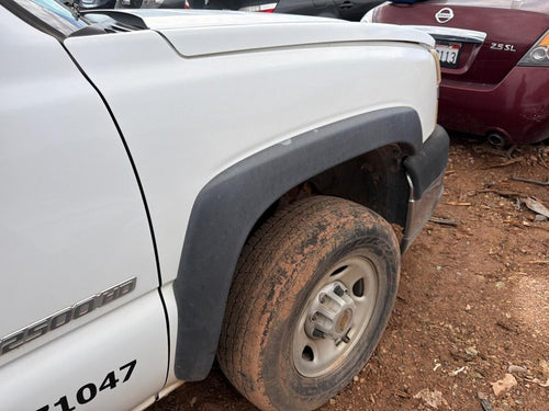 Used Fender fits: 2004 Chevrolet Silverado 2500 pickup Grade A