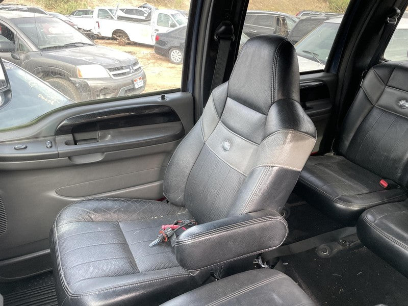 Used Wheel fits: 2007 Ford F350SD PICKUP 20x8 H-D edition package Grad