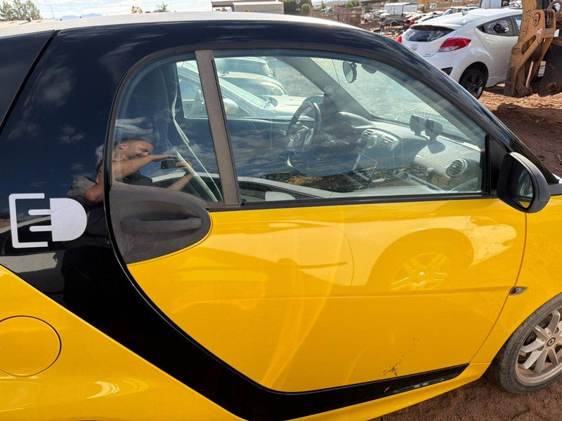Used Front Right Door Assembly Front fits: 2014 Smart  electric Cpe Fr