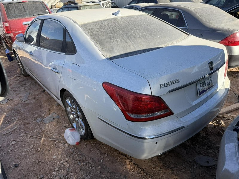 Used Right Headlight Assembly fits: 2012 Hyundai Equus xenon HID adapt