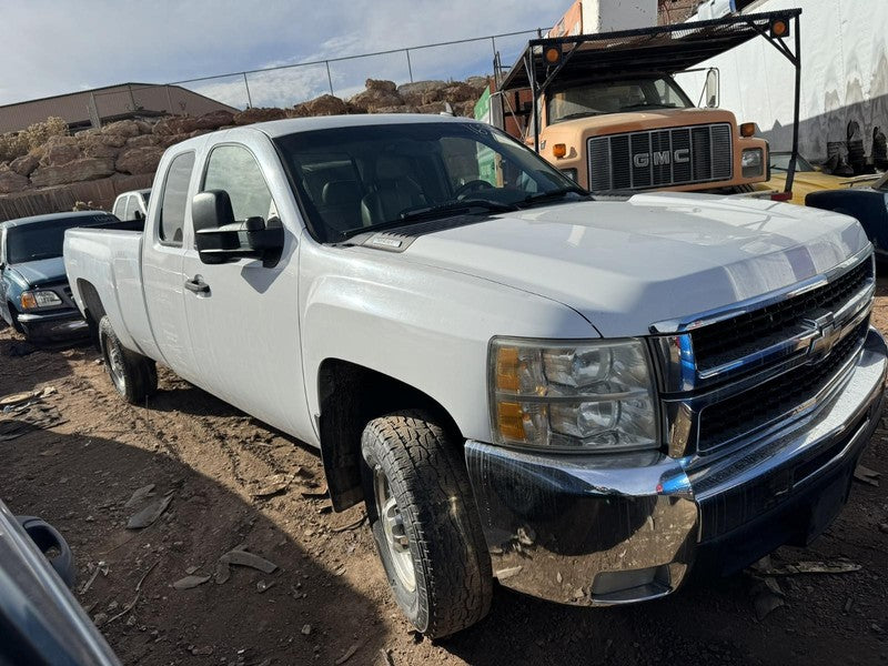 Used Left Headlight Assembly fits: 2007 Chevrolet Silverado 2500 picku