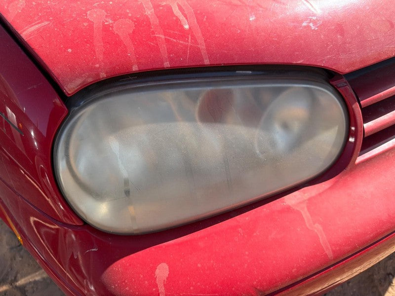 Used Right Headlight Assembly fits: 2003 Volkswagen Golf gti w/o fog l