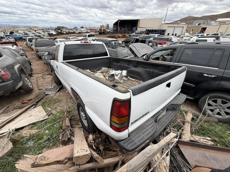 Used Front Right Door Assembly Front fits: 2006 Gmc Sierra 2500 pickup