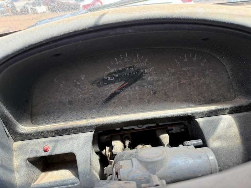 Used Air Cleaner Assembly fits: 1995 Nissan PICKUP 6 cylinder Grade A