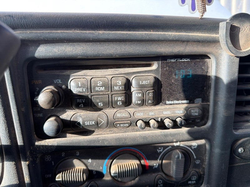 Used Radio Audio fits: 2001 Chevrolet Silverado 1500 pickup Grade A