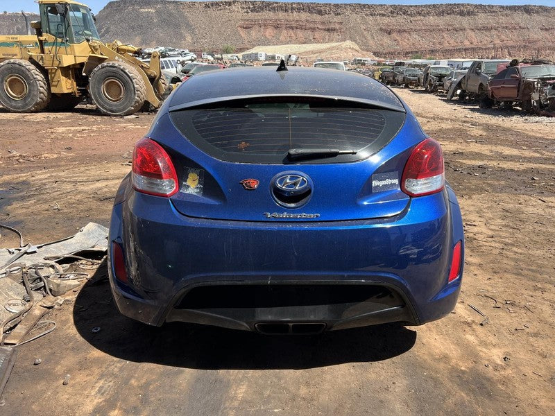 Used Right Headlight Assembly fits: 2017 Hyundai Veloster halogen w/pr