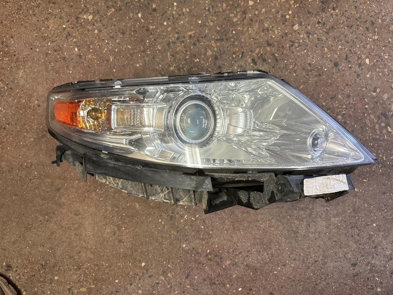 Used Left Headlight Assembly fits: 2009 Lincoln Mks xenon HID w/o adap