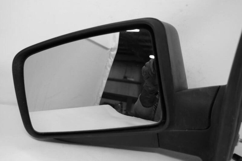 Used Left Door Mirror fits: 2006 Ford Expedition Power approach lamp b