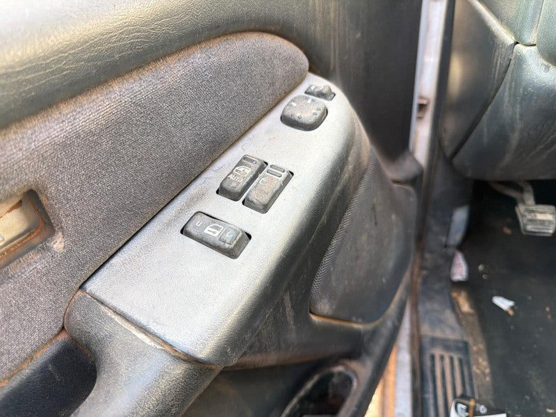 2001 - 2002 Chevrolet Silverado 1500 Pickup Driver Side Master Window 