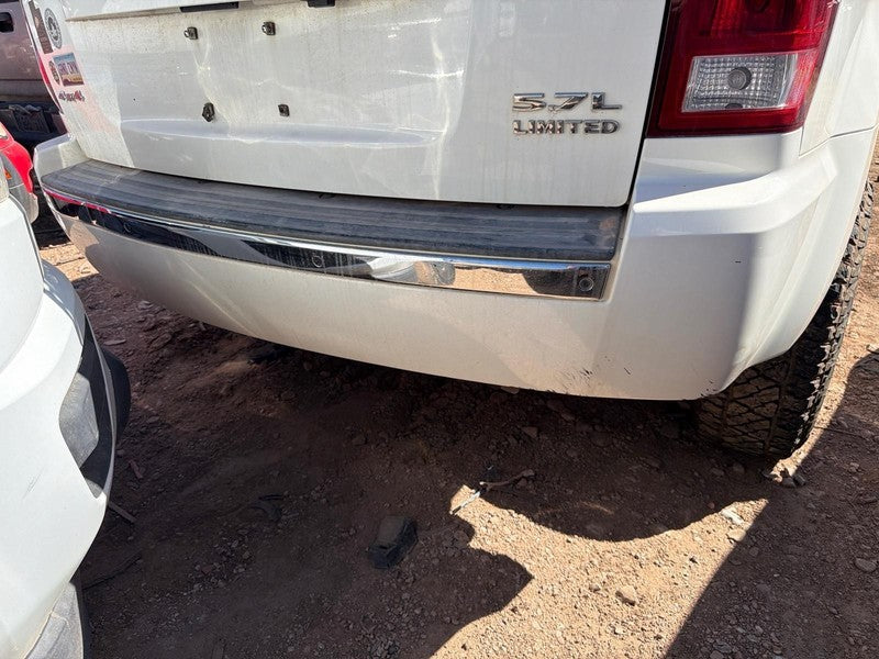 Used Rear Bumper Assembly Rear fits: 2005 Jeep Grand cherokee w/chrome