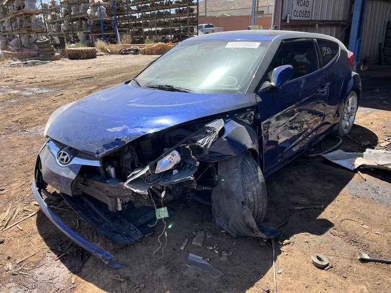 Used Right Headlight Assembly fits: 2017 Hyundai Veloster halogen w/pr