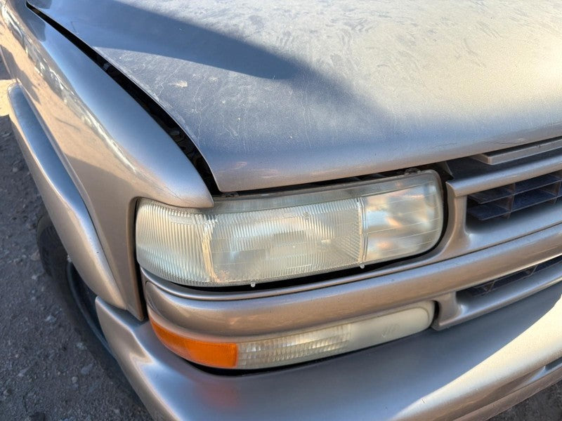 Used Right Headlight Assembly fits: 2002 Chevrolet Tahoe Right Grade A