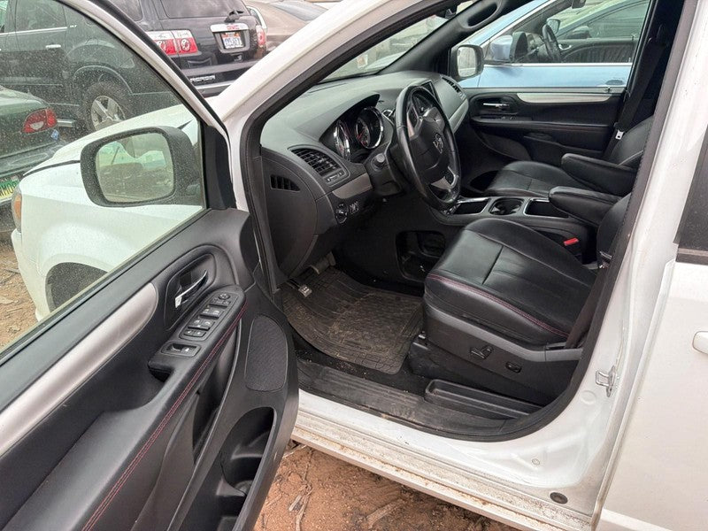 Used Front Left Door Assembly Front fits: 2019 Dodge Caravan electric 