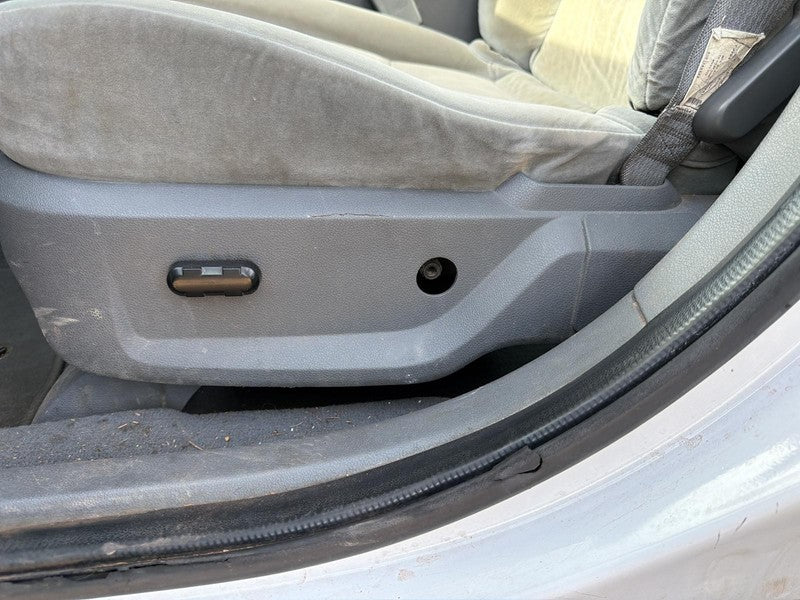 Used Front Left Seat Front fits: 2006 Ford Five hundred bucket SE w/o 