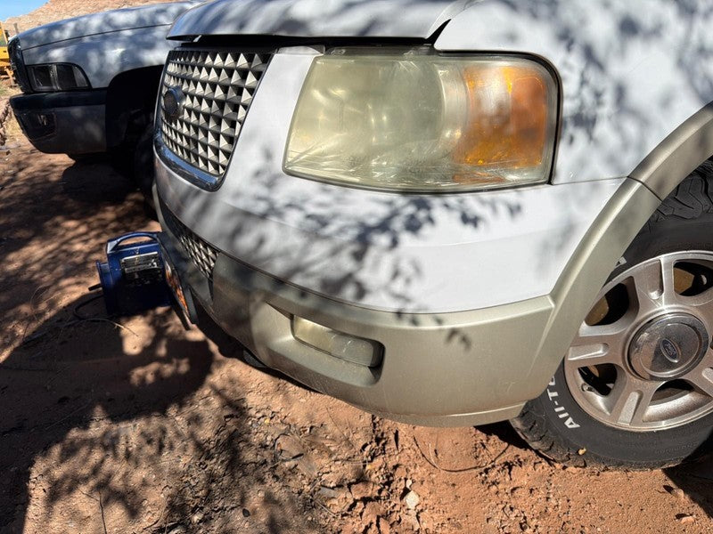 Used Front Bumper Assembly Front fits: 2006 Ford Expedition smooth upp