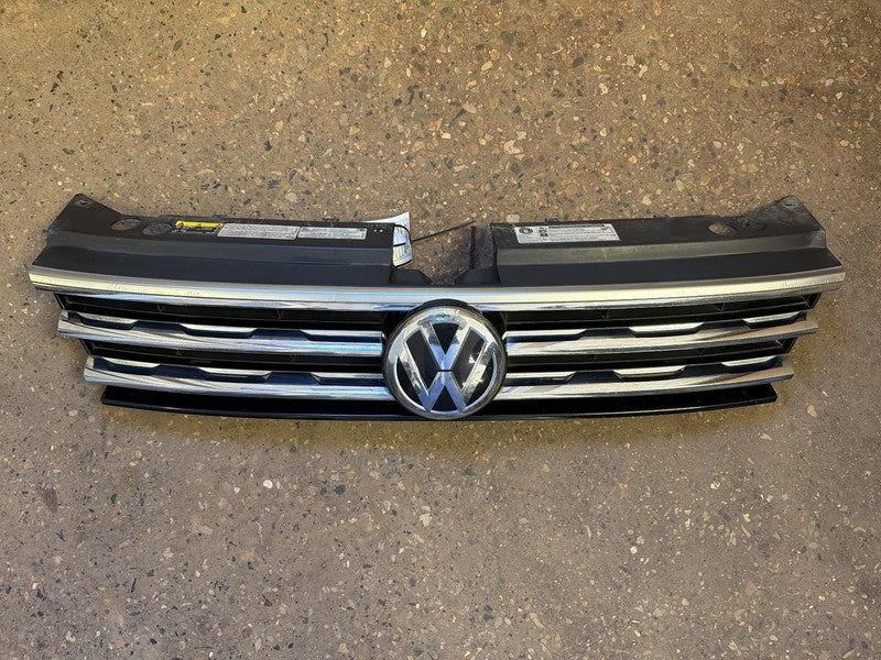 Used Upper Grille fits: 2019 Volkswagen Tiguan upper 2 horizontal bars
