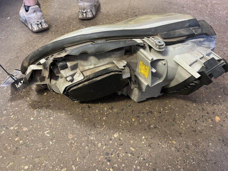 Used Right Headlight Assembly fits: 2000 Mercedes-benz Mercedes s-clas
