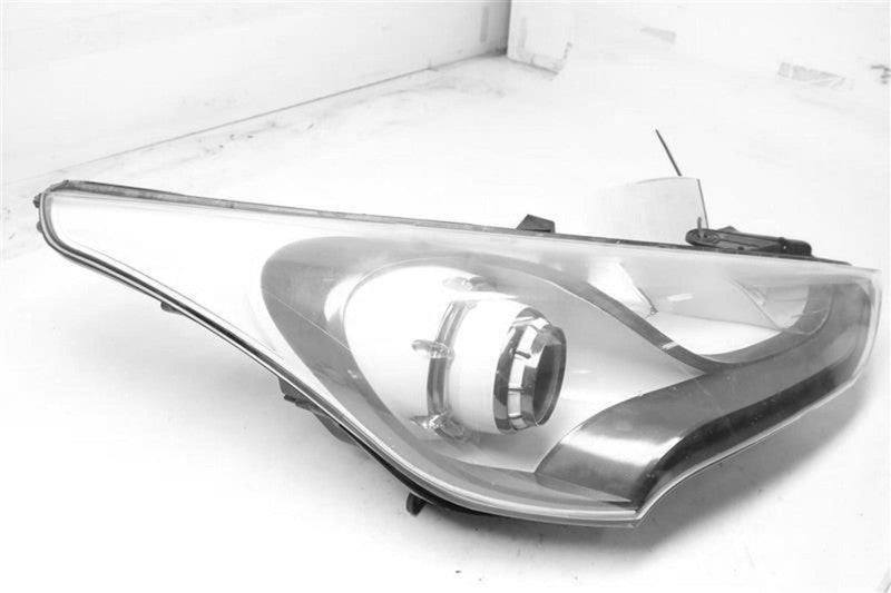 Used Right Headlight Assembly fits: 2017 Hyundai Veloster halogen w/pr