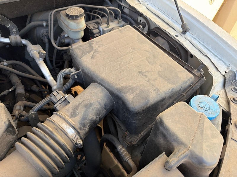 2005 - 2006 Nissan Armada Air Cleaner Assembly