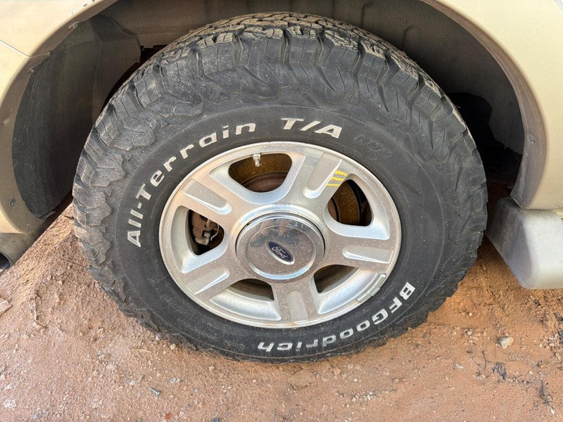 Used Wheel fits: 2006 Ford Expedition 17x7-1/2 5 spoke aluminum insert