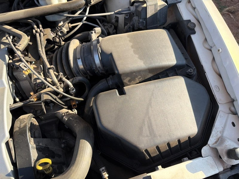 Used Air Cleaner Assembly fits: 2005 Pontiac Bonneville 4.6 Grade A