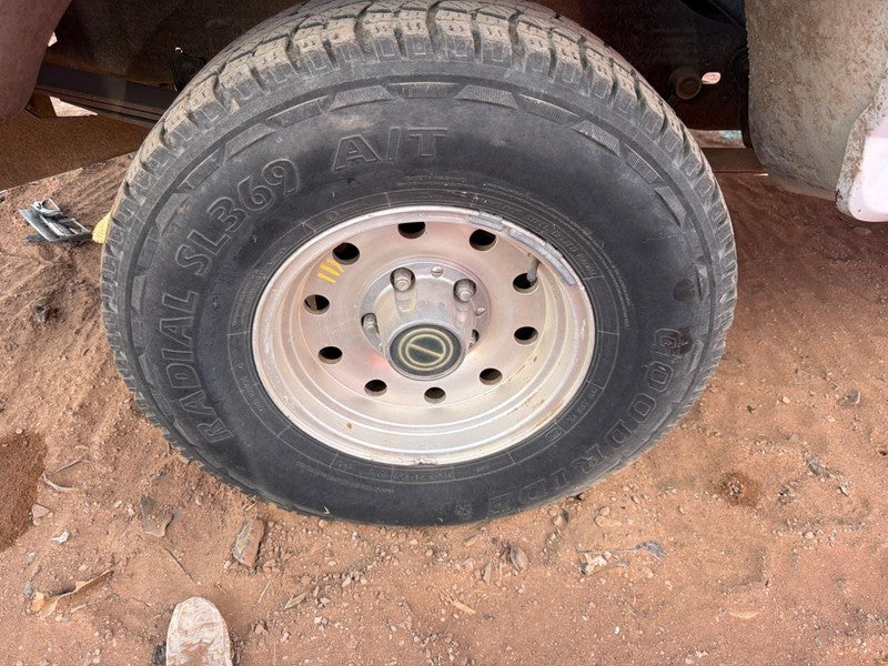 Used Wheel fits: 1995 Ford Bronco 15x7-1/2 aluminum 10 hole w/o rivets