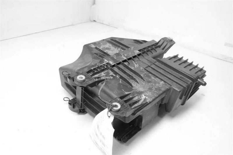 Used Air Cleaner Assembly fits: 2007 Toyota Highlander 3.3L VIN W 5th 