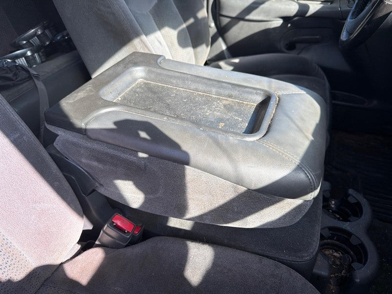 Used Front Center Seat Front fits: 2005 Chevrolet Silverado 1500 picku