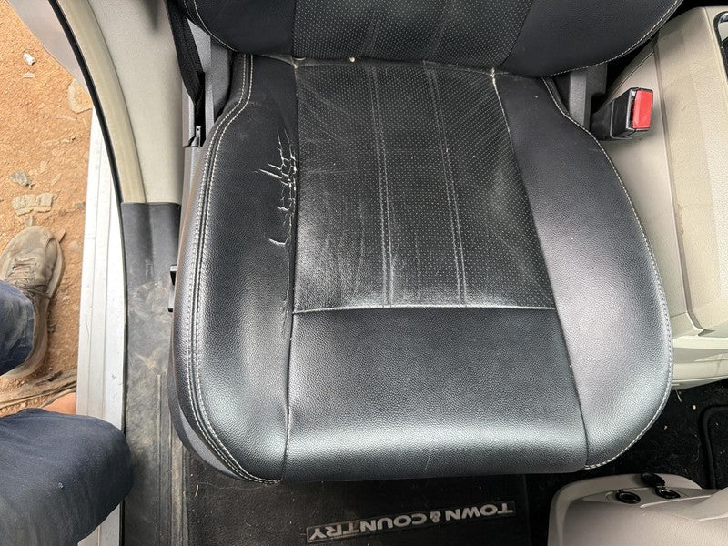 Used Front Right Seat Front fits: 2011 Chrysler Town & country bucket 
