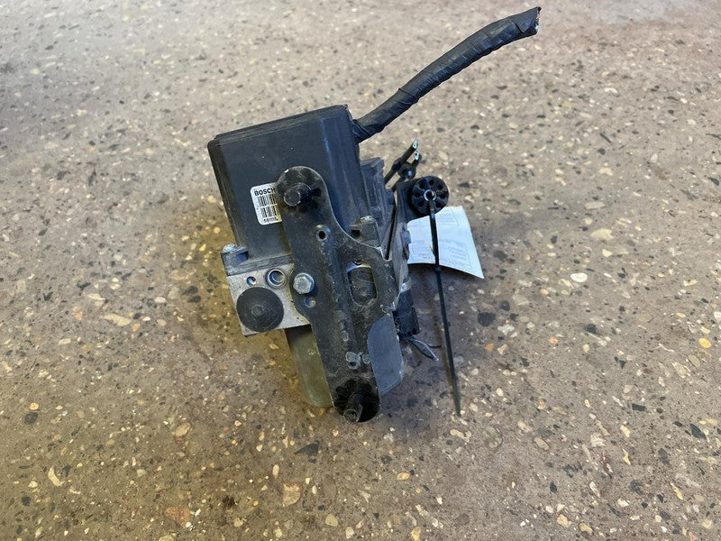 Used ABS Hydraulic Assembly fits: 2005 Land rover Range rover actuator