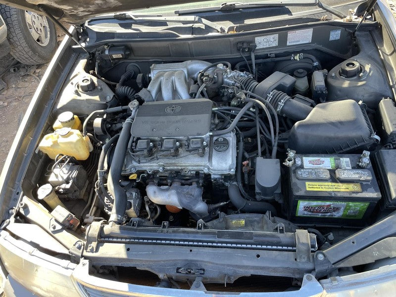 Used Right Headlight Assembly fits: 1998 Toyota Avalon Right Grade A
