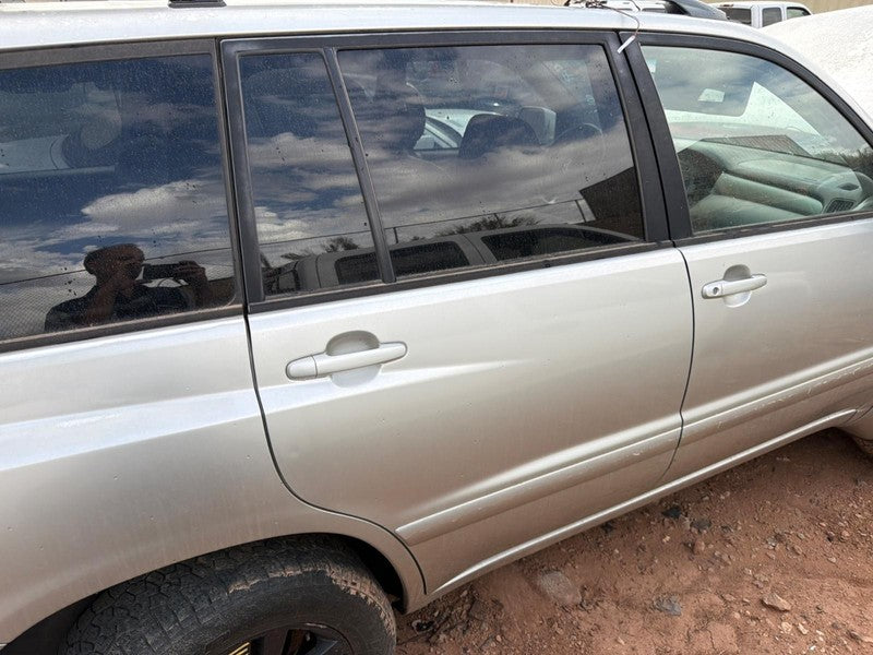 Used Rear Right Door Assembly Rear Side fits: 2005 Toyota Highlander R
