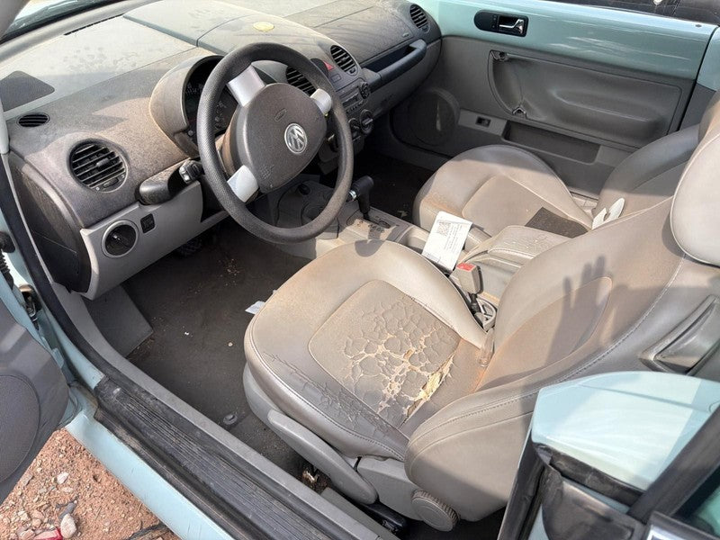 Used Front Right Seat Front fits: 2005 Volkswagen Beetle air bag leath