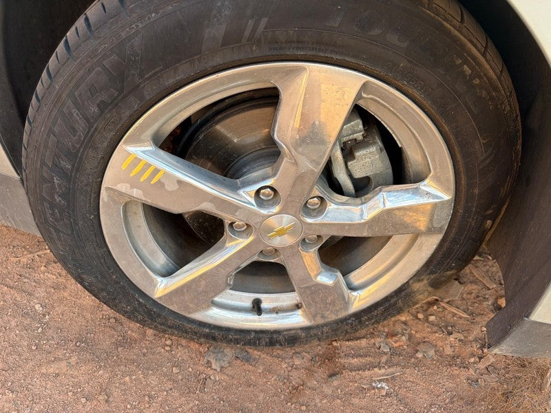 Used Wheel fits: 2011 Chevrolet Volt 17x7 5 spoke paddle spoke polishe