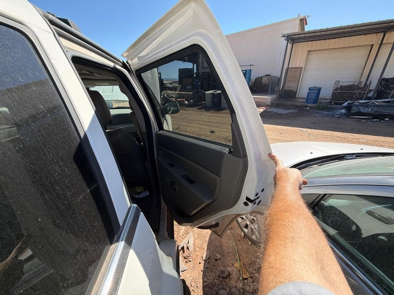 Used Rear Right Door Assembly Rear Side fits: 2005 Jeep Grand cherokee