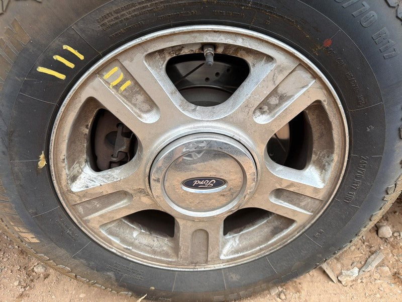 Used Wheel fits: 2006 Ford Expedition 17x7-1/2 5 spoke aluminum insert