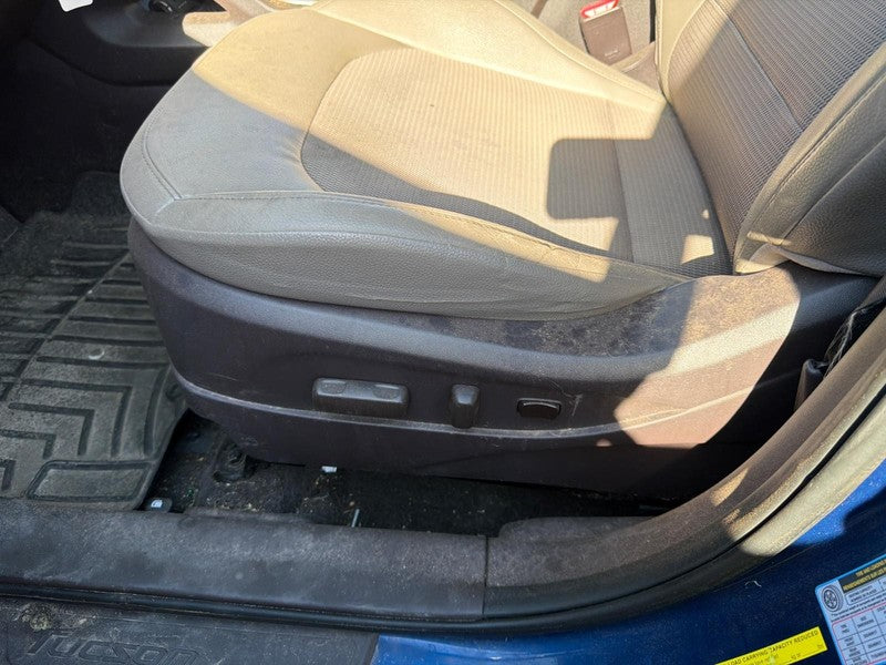 Used Front Left Seat Front fits: 2015 Hyundai Tucson bucket air bag cl