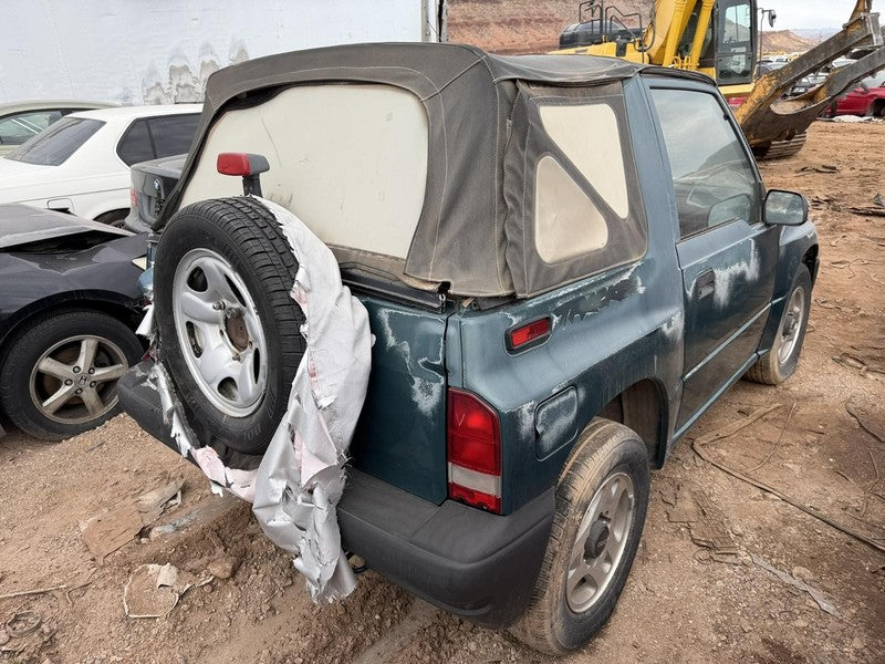 Used Air Cleaner Assembly fits: 1997 Geo Tracker  Grade A